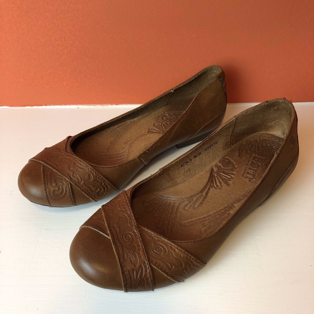 BORN womens Brown Leather Flats Padded Footbed 6